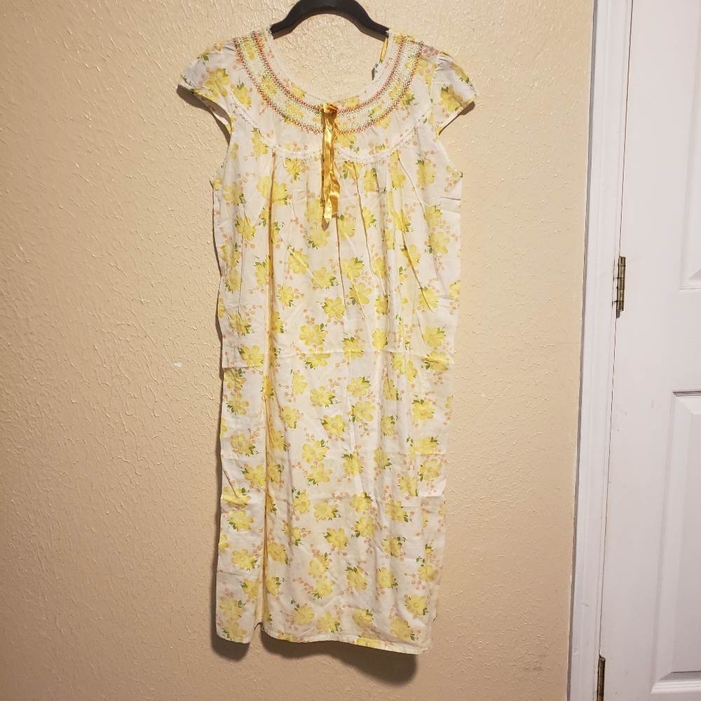 Vintage Penny's Adonna Floral Nightgown‎ Size Medium